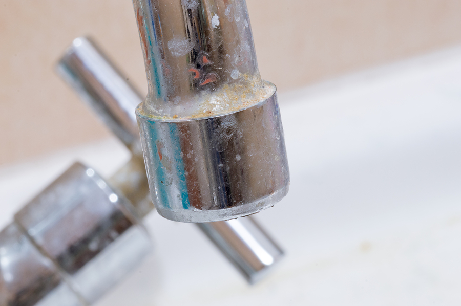 How to clean bathroom and kitcken taps - Clean Hard water deposits from a  Faucet - Kitchen Tips 